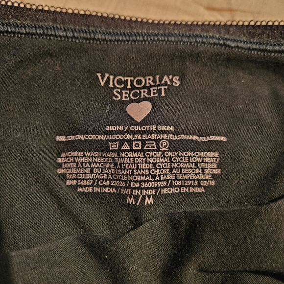 Victoria's Secret bundle of 4 pairs cotton bikinis size M. - Picture 4 of 4